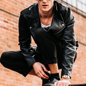 Read more about the article How to Select the Best Men’s Leather Jacket